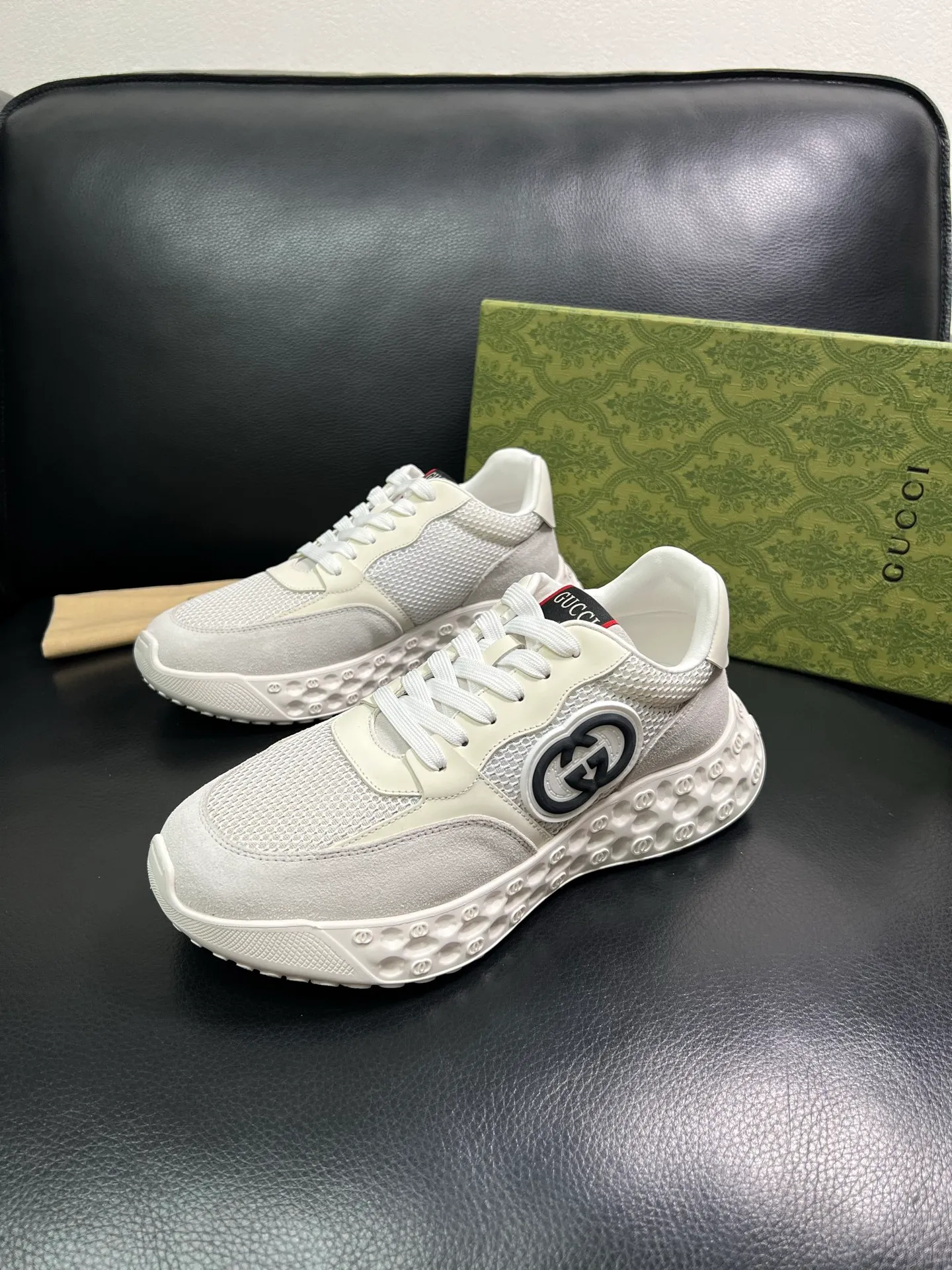 Men's shoes 💰780 Gucci top purchasing agency Gucci counter synchronization. Original factory configuration imported cowhide from Italy with mesh fabric, high-quality splicing and complex craftsmanship, imported cowhide lining, sole: original factory specially provided original sole super comfortable, original factory with single goods high quality, welcome to compare, code number 39-44 (customized 38 45) 85856